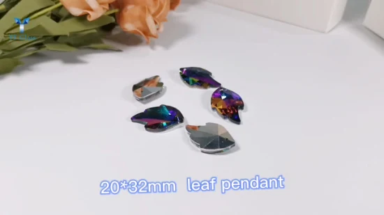 Pendentif en cristal coloré en forme de feuille avec un trou pour la décoration de collier et de boucle d'oreille